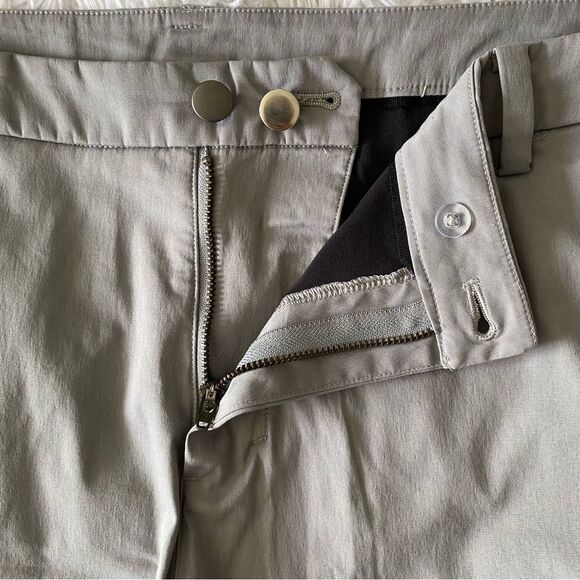 Lululemon Men’s Gray 9” Casual Athleisure Shorts Size 36 - Picture 2 of 6